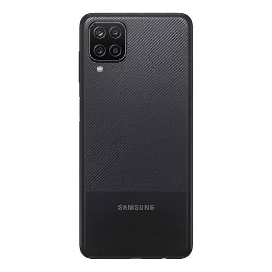 Samsung Galaxy M12 — вид смартфона