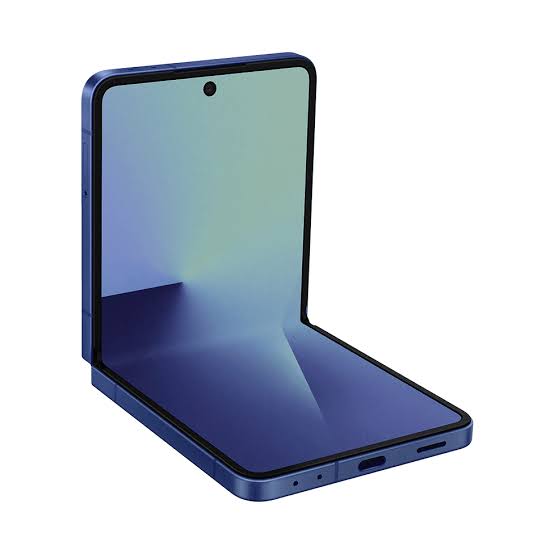 Samsung Galaxy Z Flip 7 — вид смартфона